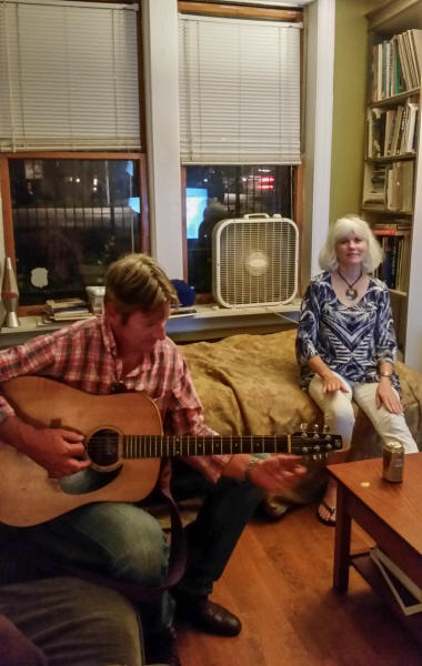 Meghan & Chris-28.jpg (2697320 bytes)