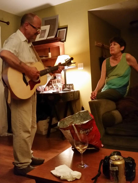 Meghan & Chris-32.jpg (2806358 bytes)