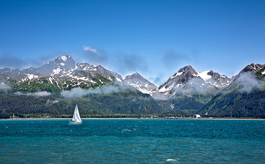Sailing on Resurrection Bay